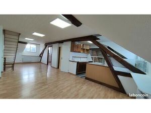 Loue T2 60 m2 + grenier + cellier