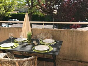 Loue joli T2 8min centre Aix 11m2 terrasse