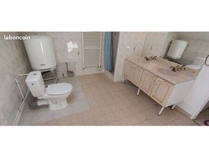 Chambre à louer avec salle de bain privée Nantes vers les facultés