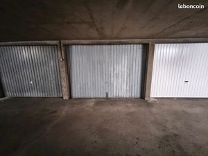 Parking/Box sous-terrain - 15m² - Caluire (Métro Cuire)