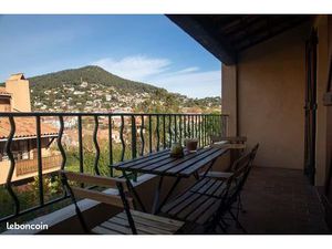 À louer à l’année – T2 meublé 32 m² avec balcon – Carqueiranne