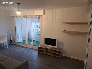 Apparemment 32m2 + 2 grands balcons