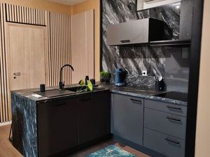 ? Magnifique T3 RÉNOVÉ 51m² • PISCINE PRIVÉE • PARKING • 5 mn gare a pieds :1 200