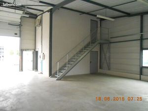 Local - Entrepôt - dépôt - Bureau