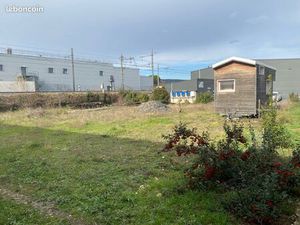 Terrain zone artisanale