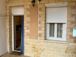 Studio meublé charges comprises