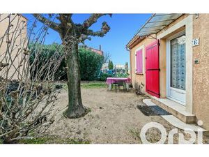 Location appartement  m² T-2 à Saint-Julien-de-Peyrolas  590 €