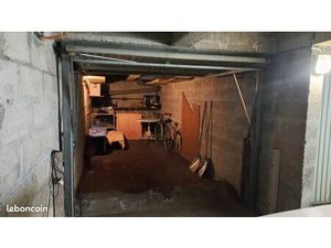 Box avec porte fermée individuelle dans petite résidence à Vigneux-sur-Seine