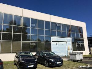 Local industriel 1 056 m²