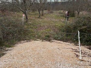 Espace parking avec terrain