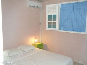 À louer – F2 meublé avec jardin – Le Diamant (Martinique)