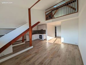 F2 avec mezzanine à 2 pas du métro