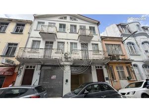 Local pharmacie 125 m²