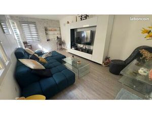 Maison de ville avec terrasse et balcon – Vallauris centre – Rare