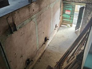 Cave de caractère - 141m² - hauteur exceptionnelle en cœur de village