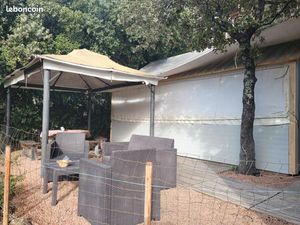 Lodge pieds dans l'eau