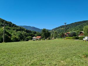 Terrain plat constructible 3200 m2 avec point d'eau