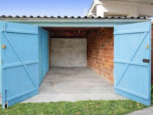 Box / Garage fermé – Centre-ville Colombes – Gare à 1 min – 160 /mois