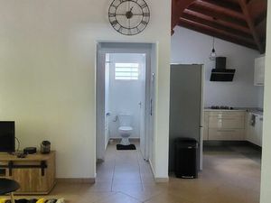 Loue grand f4 meuble moderne climatise en zone rurale aux Abymes