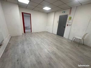 BUREAU 42M2 à Louer