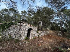 Cabanon cadastre sur terrain 4000 m2 non constructible