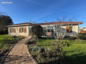 Rare à la limite Bourg / Péronnas : belle villa de plain-pied avec jardin