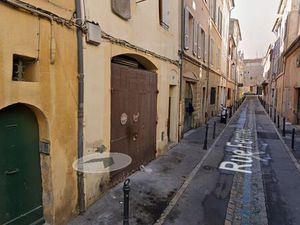 Grand garage centre Aix en Provence  quartier Tanneurs Sextius