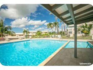 Beau T2 vue mer piscine marina du gosier