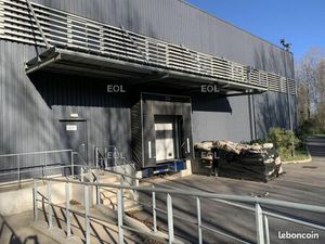 Local industriel 595 m²