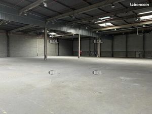 Local logistique 2 667 m²