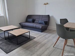 Grand studio centre de Contrexéville eau inclus dans le loyer