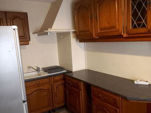 Bel F2 meublé sur cour intérieure pour personne calme