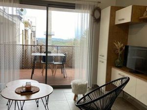 T1 récent avec terrasse et place de parking sécurisée