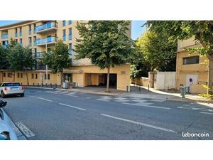 Garage sous sol 18m2 securisé