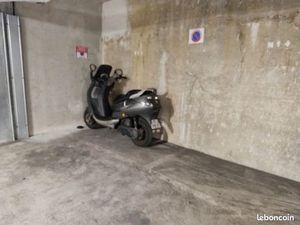 Place de parking moto / 2 roues vauban