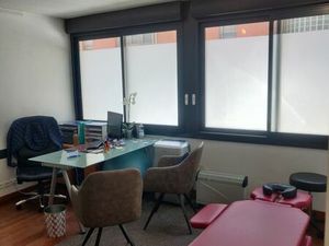 Local professionnel cote pavée Place Dupuy