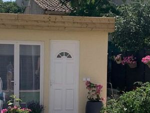 Studio T1 indépendant dans jardin de maison