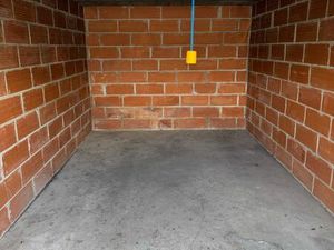Garage box fermé à louer – sécurisé