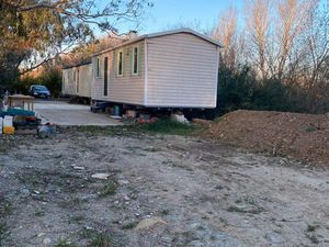 ( var) le muy terrain + 2 Mobil home