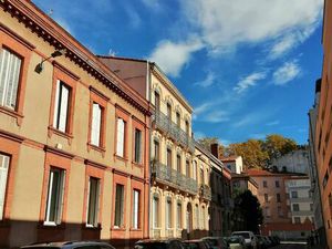 Une place de parking couverte