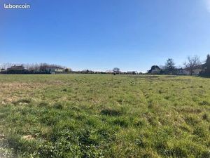 Terrain 586 m² Tauriac