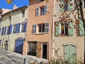 Lorgues   charmante maison de village avec un atelier