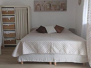 Appartement a 300 m plus garage fermé