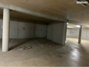 Place de parking souterrain centre-village