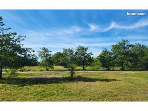 Terrain 628 m² Salles
