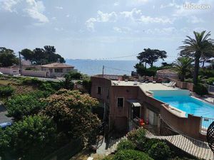 Saint-Aygulf  Studio face à la mer  parking  piscine