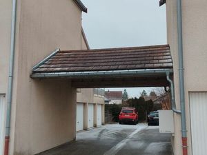 Garage sécurisée dans une résidence à Houtaud