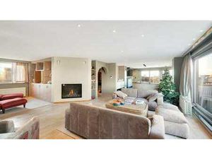 Penthouse unique dans un emplacement de premier choix à Kno