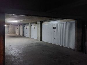 A vendre Lot de 5 boxes fermés (110m²) dans un parking très sécurisés Bagnolet Proche Pari
