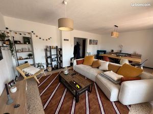 Grand T3 traversant rénové | Balcon  loggia  stationnement | Tamaris  Sablettes